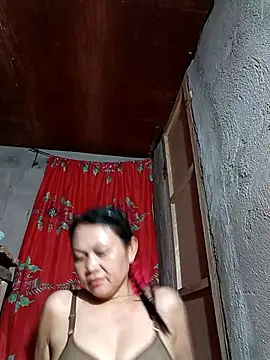 Everleigh mom online show from October 21, 2025, 7:42 am