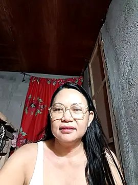 Everleigh mom online show from October 21, 2025, 7:58 pm