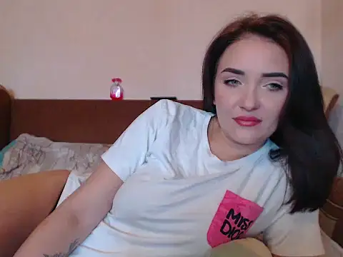 Veronica-Luxs online show from October 7, 2025, 11:40 am