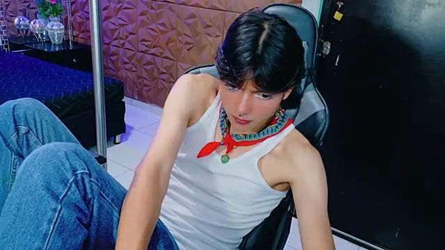 Snapshot of alandelrey57 chatting on October 17, 2025, 10:23 pm alandelrey57 online show from October 17, 2025, 10:23 pm