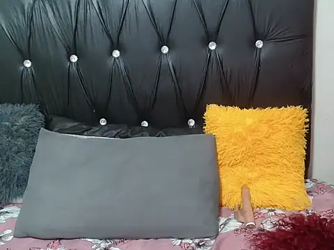 Lsnickykhanyile online show from November 9, 2025, 5:22 pm