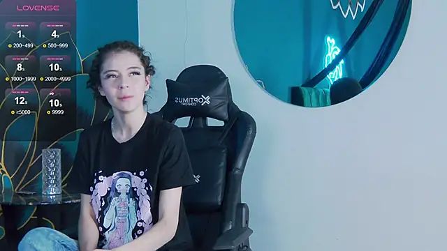 RavennMoonn online show from September 13, 2025, 7:46 pm