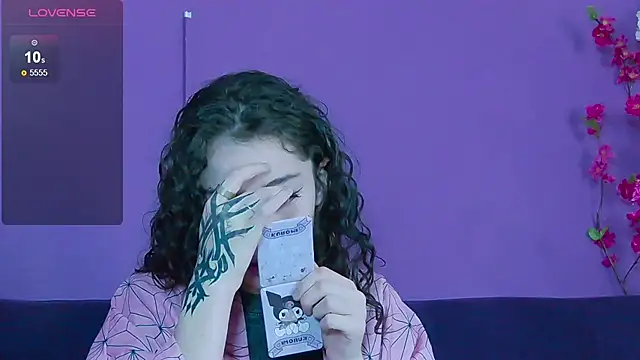 RavennMoonn online show from September 16, 2025, 7:59 pm