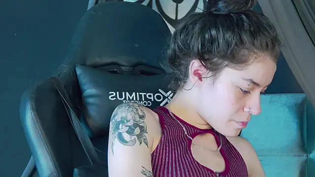 RavennMoonn online show from September 22, 2025, 8:00 pm