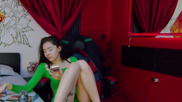 RavennMoonn online show from October 3, 2025, 7:33 pm