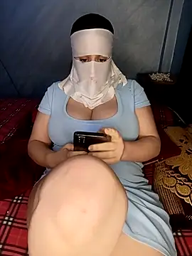 Lamia Queen  online show from December 3, 2025, 12:40 am