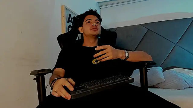 andrew colleman online show from February 4, 2026, 3:45 am