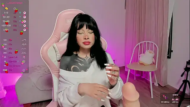 Snapshot of AlinaLukyanova chatting on November 8, 2025, 4:45 am AlinaLukyanova online show from November 8, 2025, 4:45 am