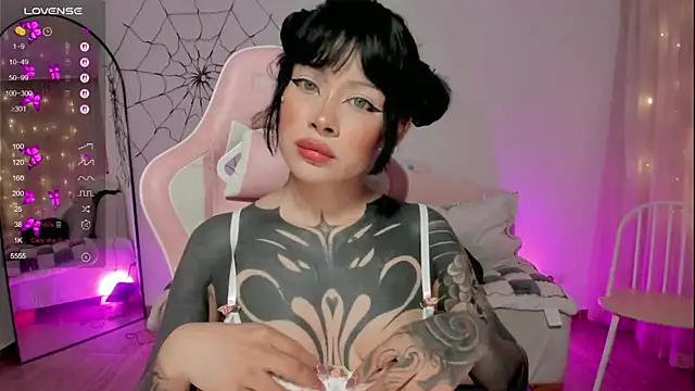 Snapshot of AlinaLukyanova chatting on November 16, 2025, 3:56 am AlinaLukyanova online show from November 16, 2025, 3:56 am