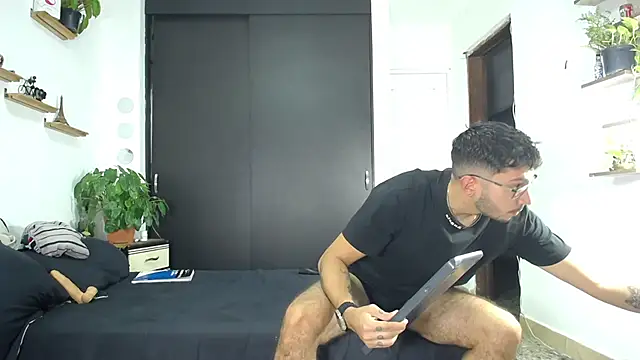 Borsalino Adam online show from November 13, 2025, 8:08 pm