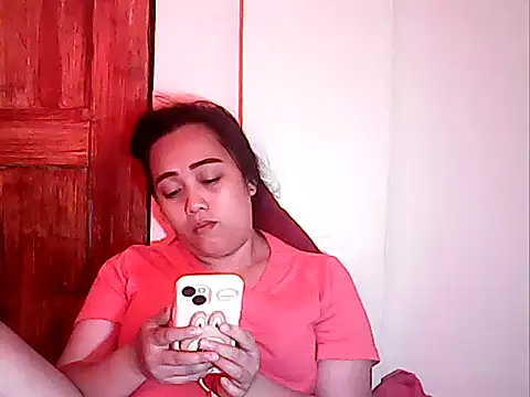 Snapshot of Pinay_Chubby20 chatting on April 25, 2026, 12:46 am Pinay Chubby20 online show from April 25, 2026, 12:46 am