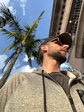 Snapshot of thejohnryancollection chatting on October 22, 2025, 12:11 am thejohnryancollection online show from October 22, 2025, 12:11 am