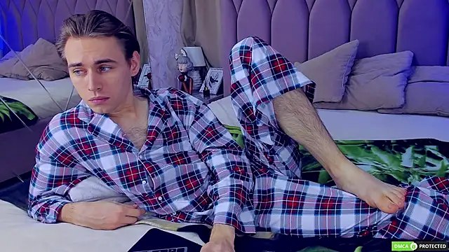 WilliamDyson online show from November 10, 2025, 4:22 am