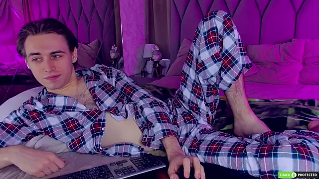 WilliamDyson online show from November 30, 2025, 4:05 am