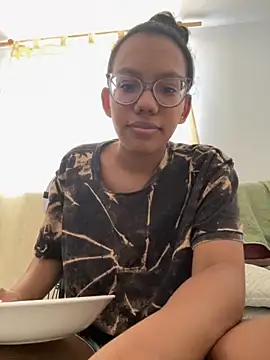 Valen1800 online show from October 14, 2025, 6:42 pm