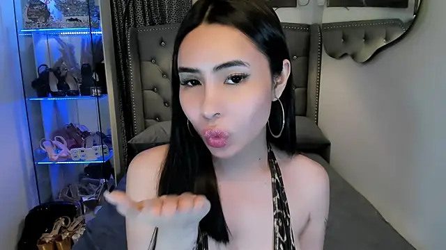 Claudia empress online show from October 24, 2025, 8:27 pm