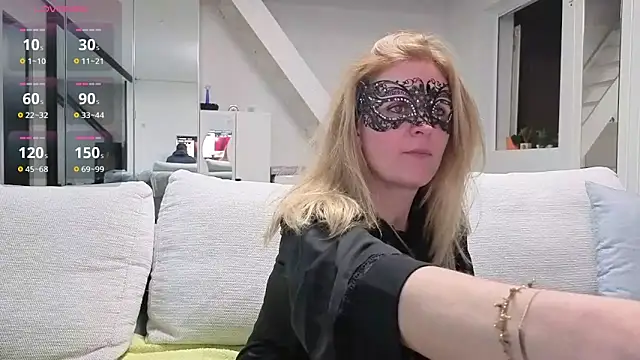 bellemasquer online show from December 2, 2025, 10:05 pm