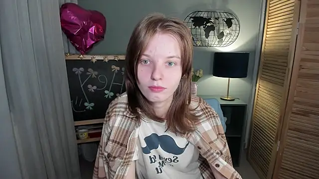 Snapshot of Madelaineses chatting on November 11, 2025, 10:48 am Madelaineses online show from November 11, 2025, 10:48 am