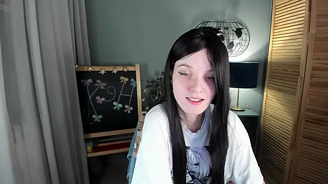 Snapshot of Madelaineses chatting on November 18, 2025, 9:36 am Madelaineses online show from November 18, 2025, 9:36 am