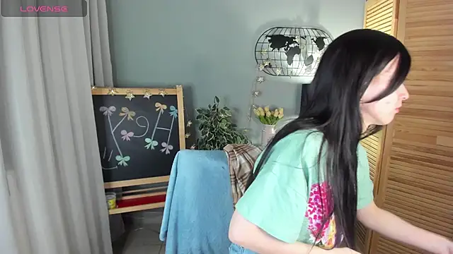 Snapshot of Madelaineses chatting on November 29, 2025, 10:07 am Madelaineses online show from November 29, 2025, 10:07 am