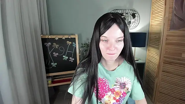 Snapshot of Madelaineses chatting on November 30, 2025, 8:40 am Madelaineses online show from November 30, 2025, 8:40 am