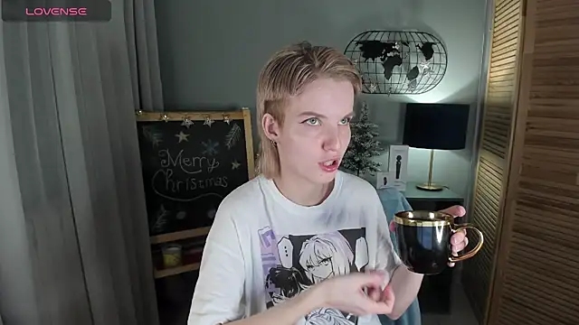 Snapshot of Madelaineses chatting on December 21, 2025, 8:43 am Madelaineses online show from December 21, 2025, 8:43 am