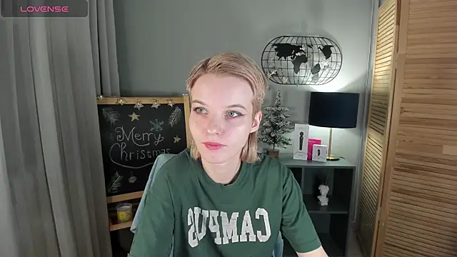 Snapshot of Madelaineses chatting on December 23, 2025, 8:45 am Madelaineses online show from December 23, 2025, 8:45 am