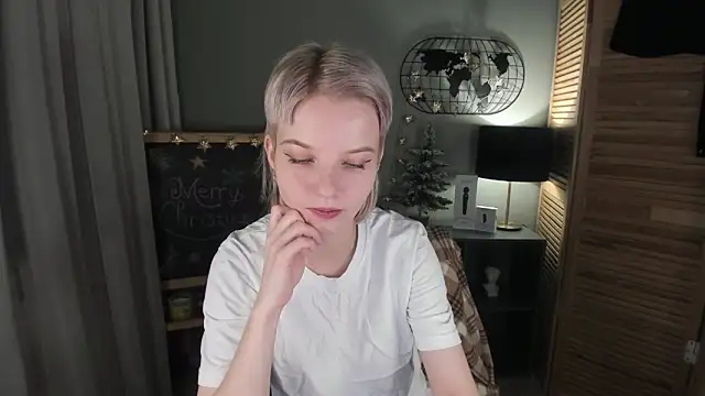 Snapshot of Madelaineses chatting on January 7, 2026, 8:50 am Madelaineses online show from January 7, 2026, 8:50 am