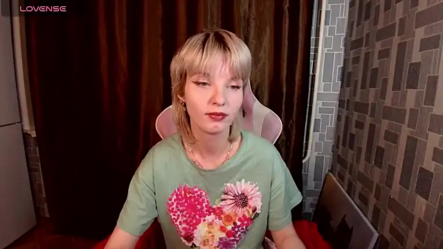 Snapshot of Madelaineses chatting on March 14, 2026, 3:06 pm Madelaineses online show from March 14, 2026, 3:06 pm