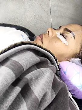 EmilyDuran  online show from November 13, 2025, 3:22 pm