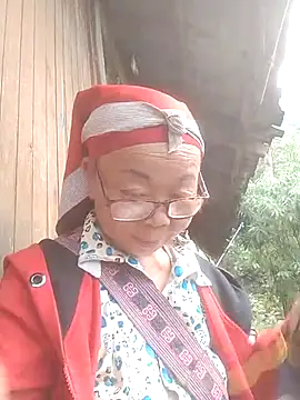 VangLe73 online show from October 1, 2025, 7:47 am