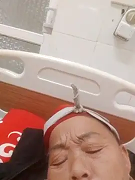 VangLe73 online show from December 17, 2025, 12:44 pm