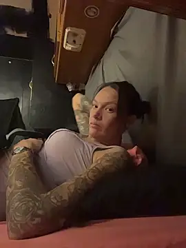 bratlipss online show from April 18, 2026, 7:56 am