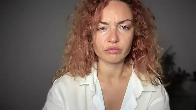 Reddgiirl online show from October 7, 2025, 4:53 am