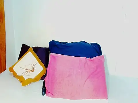 Love-Racheal75 online show from February 18, 2026, 11:50 am