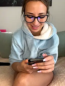 Snapshot of Celine_charme chatting on October 23, 2025, 8:13 am Celine charme online show from October 23, 2025, 8:13 am