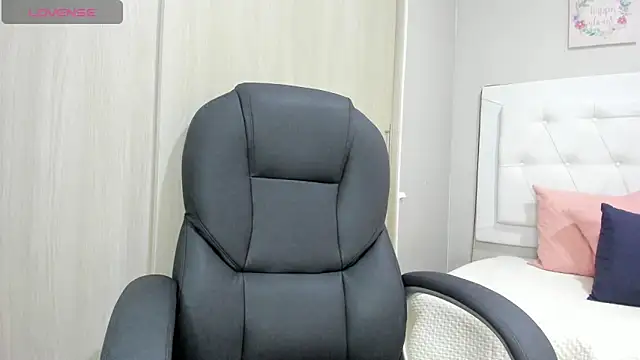 Snapshot of andrea__hills chatting on October 4, 2025, 7:23 pm andrea hills online show from October 4, 2025, 7:23 pm