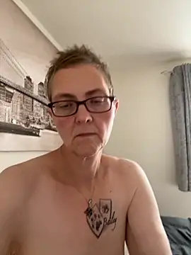 Curvy-Jinx online show from October 2, 2025, 7:37 am