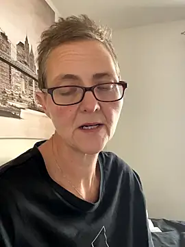 Curvy-Jinx online show from October 9, 2025, 7:28 am