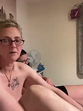 Curvy-Jinx online show from December 3, 2025, 9:46 pm