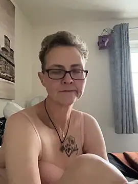 Curvy-Jinx online show from February 2, 2026, 8:35 am