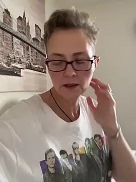 Curvy-Jinx online show from February 13, 2026, 8:21 am