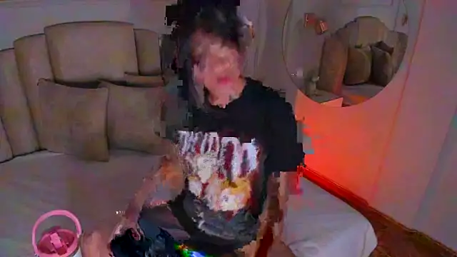 mia kisses2 online show from October 26, 2025, 3:23 am