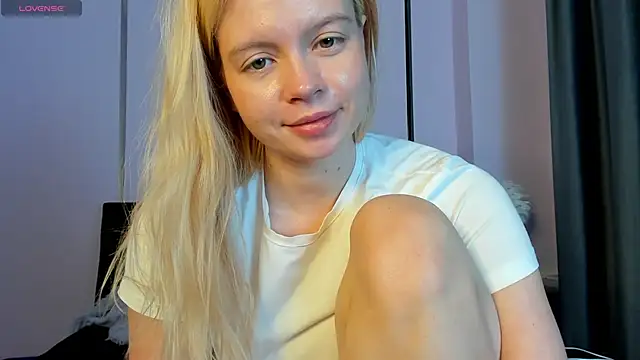 Snapshot of AlisaGoldie chatting on September 28, 2025, 5:29 pm AlisaGoldie online show from September 28, 2025, 5:29 pm