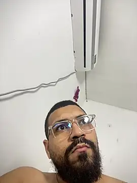 vincentjaxon online show from February 10, 2026, 11:14 am