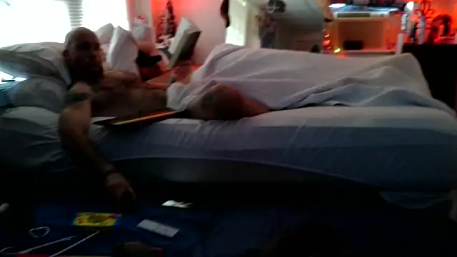 Luv2SuckBWC92 online show from October 10, 2025, 7:46 pm