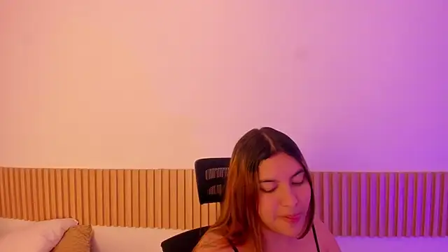 Snapshot of OliviaSweett chatting on November 10, 2025, 7:02 pm OliviaSweett online show from November 10, 2025, 7:02 pm