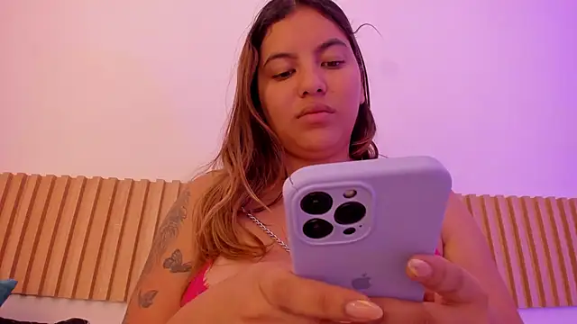 Snapshot of OliviaSweett chatting on November 13, 2025, 6:51 pm OliviaSweett online show from November 13, 2025, 6:51 pm