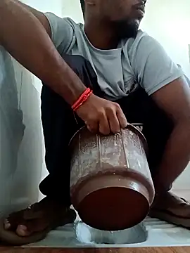 Snapshot of monubigcoock chatting on November 17, 2025, 9:59 am monubigcoock online show from November 17, 2025, 9:59 am