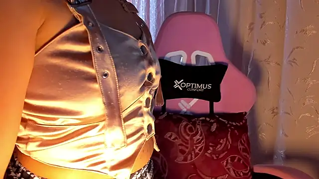 MelanyOconner online show from September 17, 2025, 3:57 pm